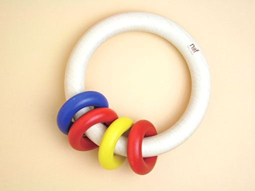 0歳 おすすめ 好奇心いっぱいの赤ちゃんも大満足なラトルをご紹介 公式blog 木のおもちゃ カルテット